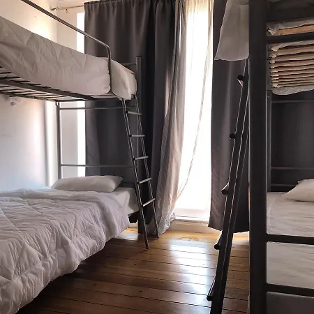 Aristheu Hostal *