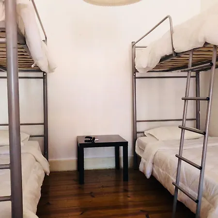 Aristheu Hostel *