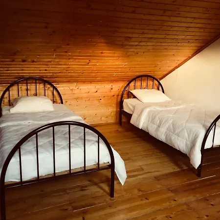 Aristheu Hostal *