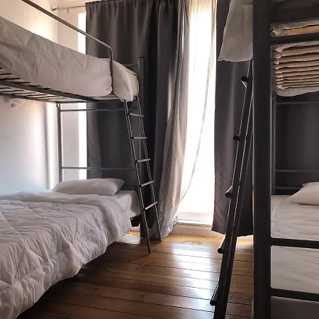 Aristheu Hostal *